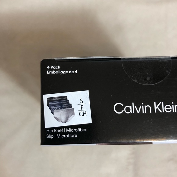 Calvin Klein 4 pack of microfiber hip briefs. - Picture 2 of 3
